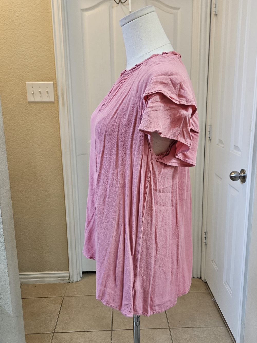 Old Navy Women’s Pink Flutter Sleeve Blouse – Size Medium - Picture 7 of 11